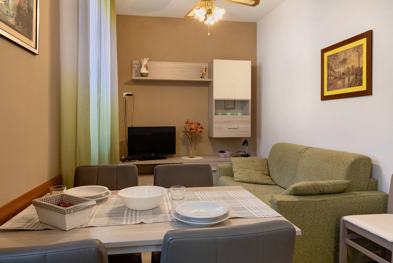 Appartement entier, Appartement 'Casabb Vista Giardino' avec vue sur les montagnes et Wi-Fi in Maderno, Toscolano-Maderno