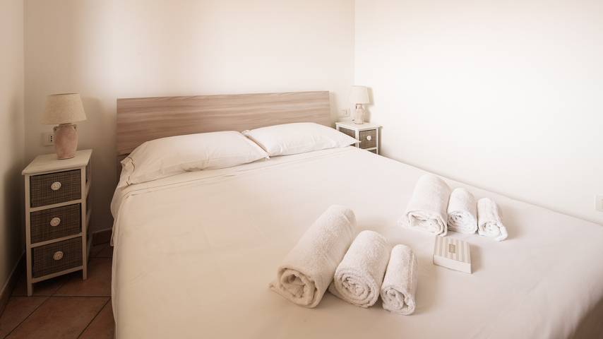 Gîte pour 2 personnes, avec terrasse dans Olbia - 3