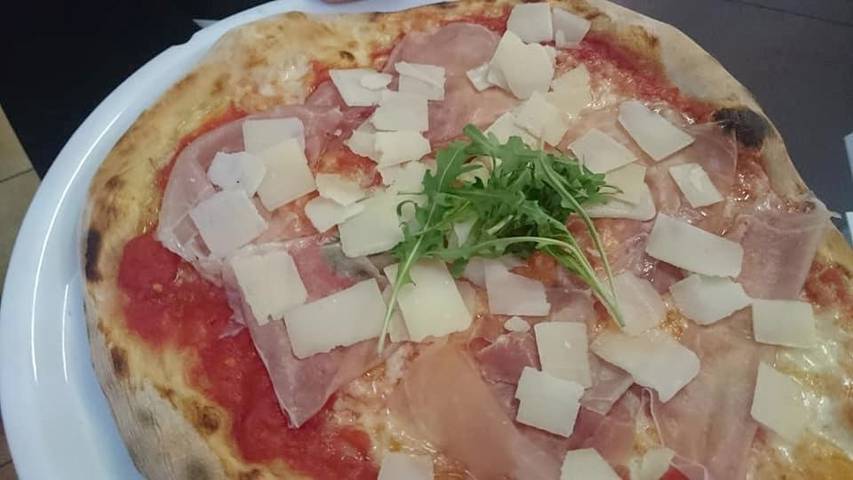 Location de vacances pour 2 personnes, avec jardin ainsi que terrasse et piscine à Sorrento - 2