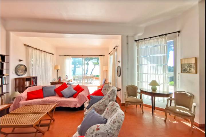 Gîte pour 15 personnes, avec balcon et jardin, adapté aux familles dans Saint-Aygulf - 4