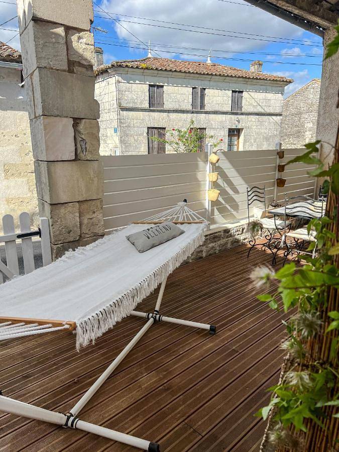 Gîte pour 4 personnes, avec terrasse à Brie-sous-Mortagne