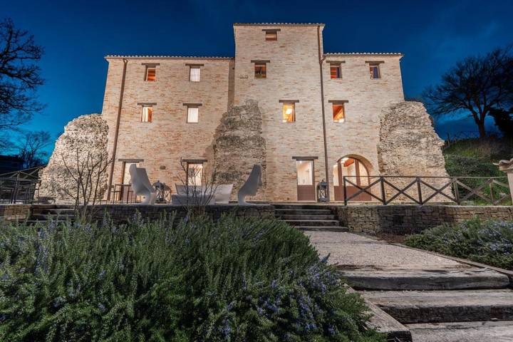 Appartamento per 2 persone, con Giardino e Piscina nonché Panorama a Treia