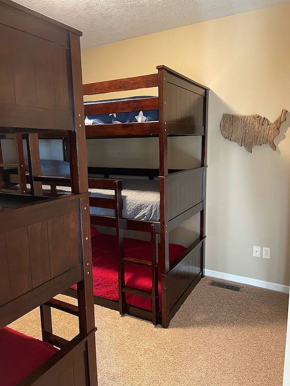 Ganze Wohnung, Lake view condo! Updated unit with 8 beds and 6 waterpark passes at Bridges Bay. in Dickinson County