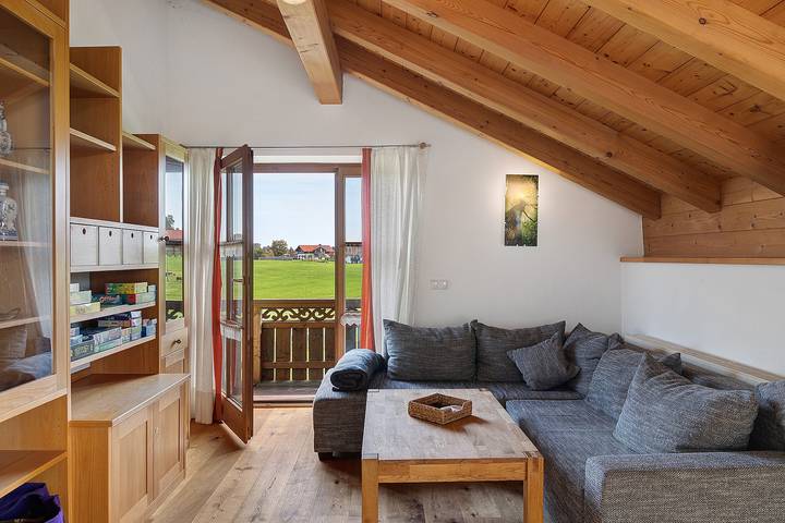 Ganze Wohnung, Ferienwohnung 'Bertl' mit Bergblick, Balkon und WLAN in Wildsteig, Romantische Straße