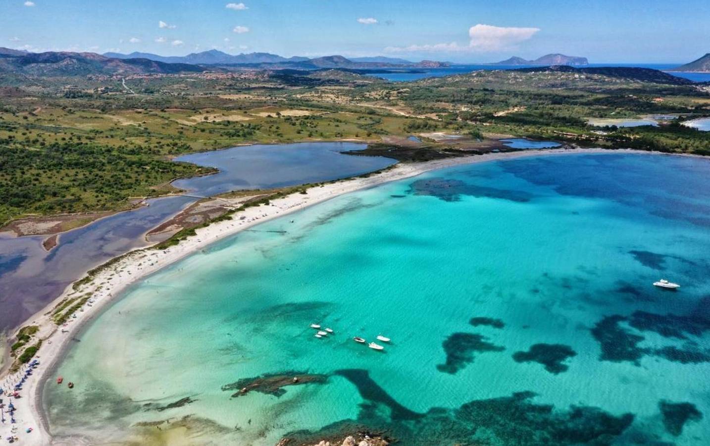 Appartamento intero, Appartamento 'Florida 2' con Vista Mare, Wi-Fi e Aria Condizionata in Case Peschiera-Lu Fraili, San Teodoro