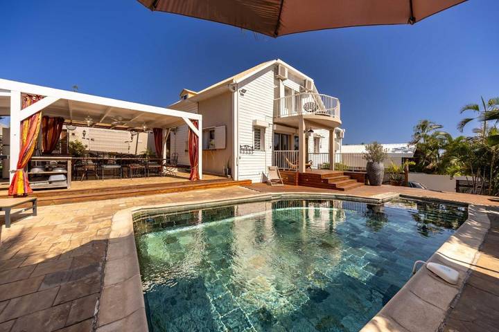 Villa pour 13 personnes, avec piscine et balcon dans Saint-Gilles les Bains