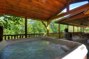 Log Cabin for 12 Guests in Fontana Lake, Graham County, Picture 1