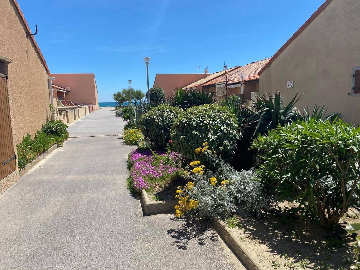 Leucate, maison dans village naturiste Eden à 50 m de la plage, 4 personnes in Port Leucate, Leucate