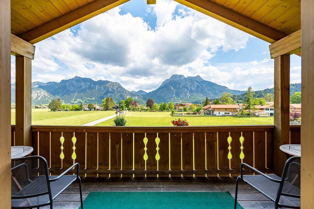 Ganze Wohnung, Birkeneck 1 (Dg), castle view dream holiday apartment in Neuschwanstein, Schwangau