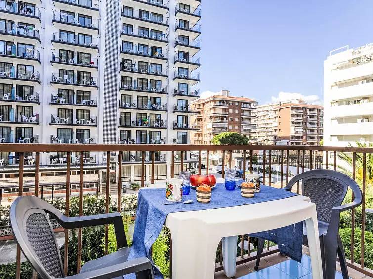 Apartamento entero, 3 Pièces 6 Personnes in Els Pins Blanes, Blanes
