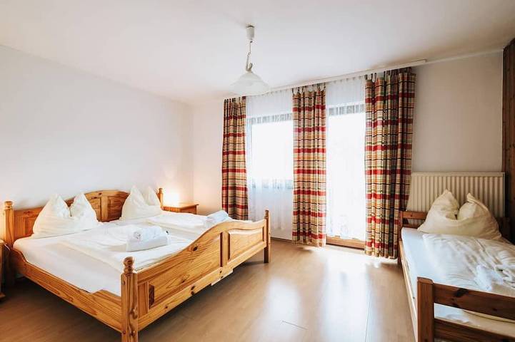 Doppelzimmer mit Dusche oder Badewanne - Gasthof Hüttenwirt in Lavamünd, Lavanttaler Alpen