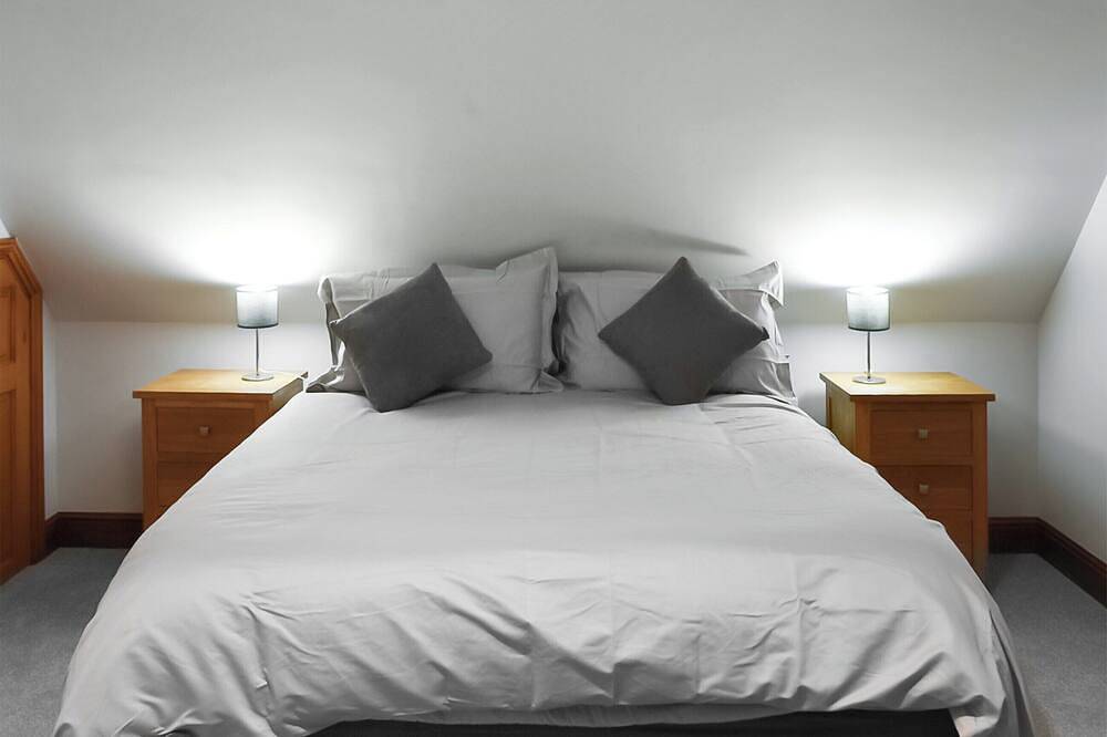 A cosy one-bedroom first floor apartment on Rodborough Common. in Stroud, Gloucestershire