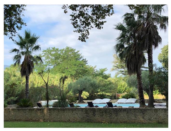 Gîte pour 37 personnes, avec jardin ainsi que terrasse et piscine