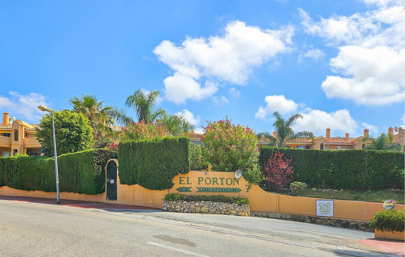 Apartamento vacacional entero, Apto 132m2 c/ Parking, Piscina y Playa 2km in Urbanizacion Calahonda, Mijas