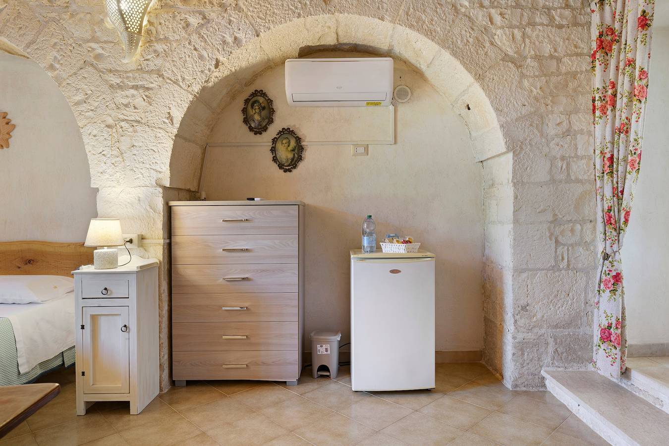 Camera Piano Terra con piscina condivisa, Wi-Fi e aria condizionata in Martina Franca, Provincia di Bari