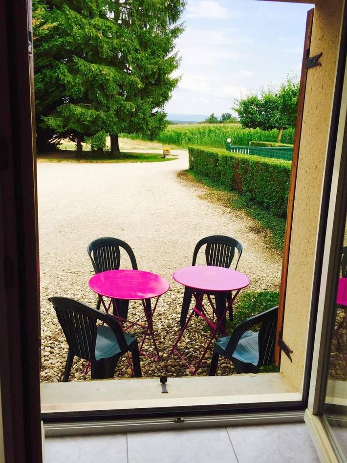 Gîte pour 9 personnes, avec Terrasse et Vue dans Certines