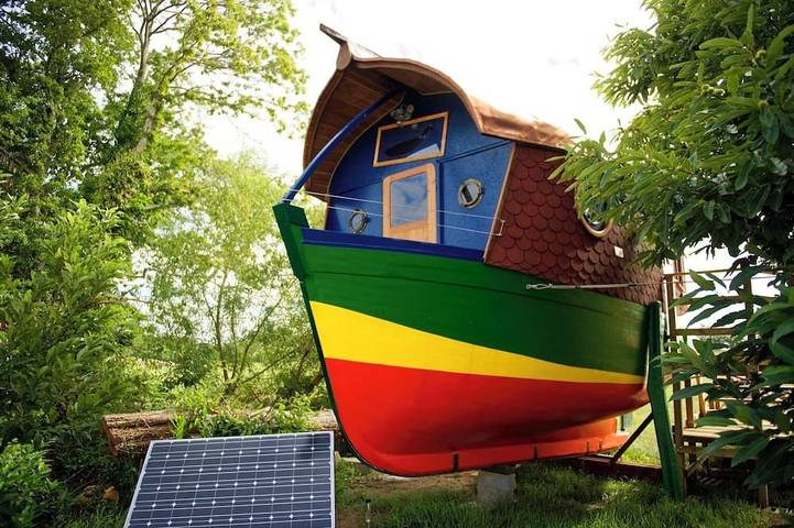 Péniche pour 3 personnes, avec jardin et terrasse en Bretagne