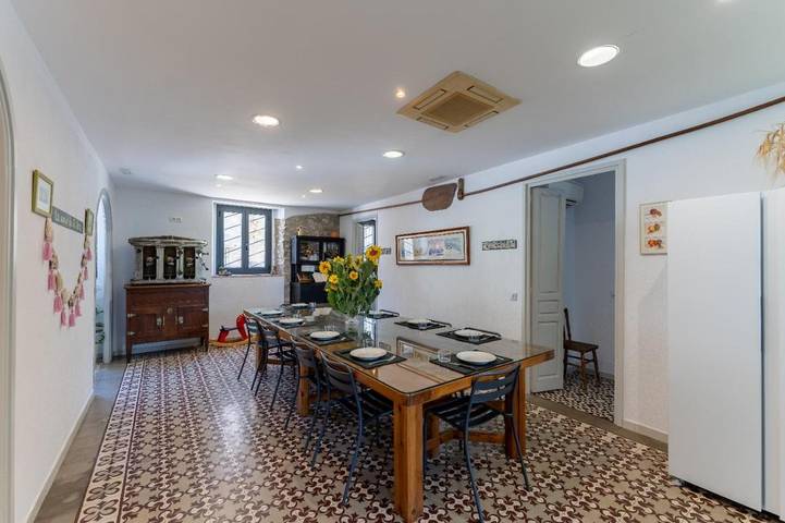 Maison de campagne pour 15 personnes, avec vue et terrasse à Torroella de Fluvià