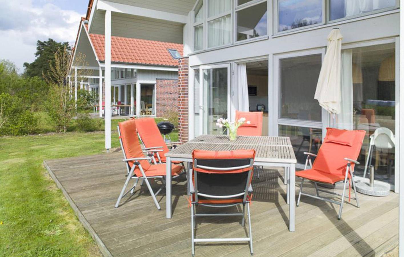 Modernes Strandapartment mit Terrasse und Parkplatz in Röbel, Müritz