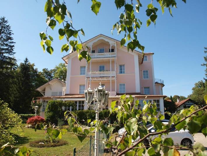 Hotel für 2 Personen, mit Balkon und Terrasse sowie Ausblick in Pöcking
