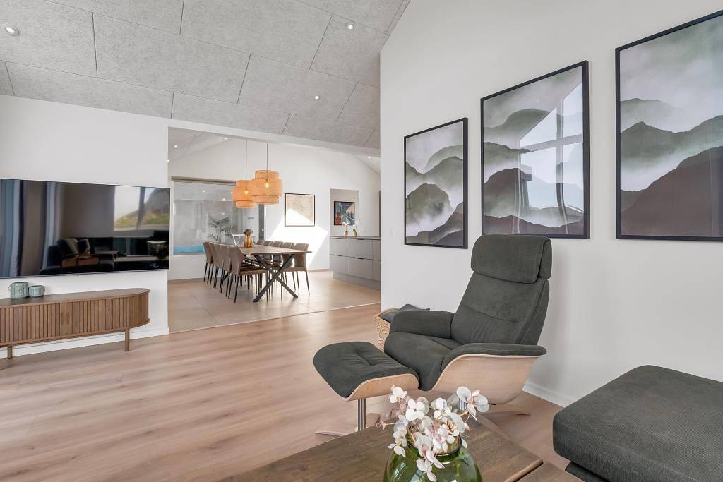 Exclusive newly built pool house with outdoor spa in Søndervig, Holmsland Klit