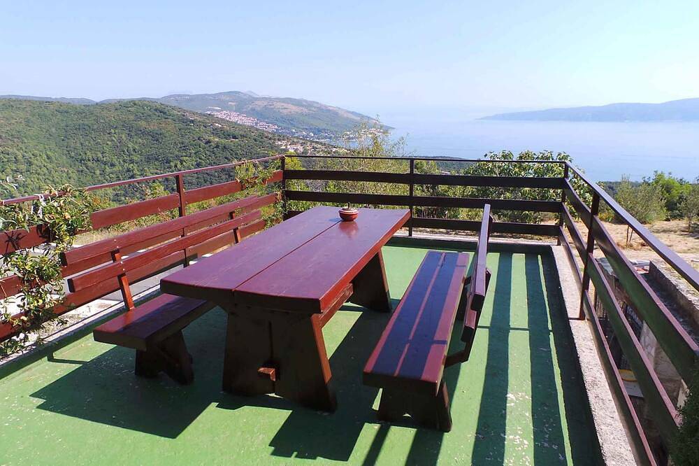 Ganze Wohnung, Ferienwohnung mit Ausblick zum Meer in Raša, Ostküste Istrien