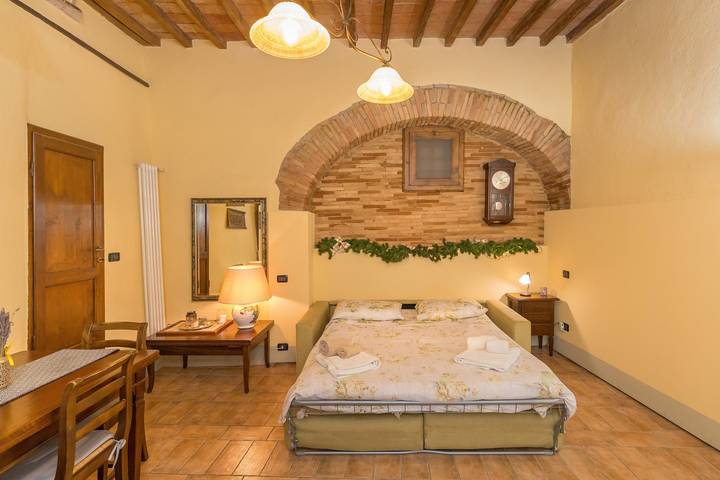 Geheel appartement, Appartement 'Loft De' Riccardi' met Wi-Fi en airconditioning in Chianni, Etruskische kust