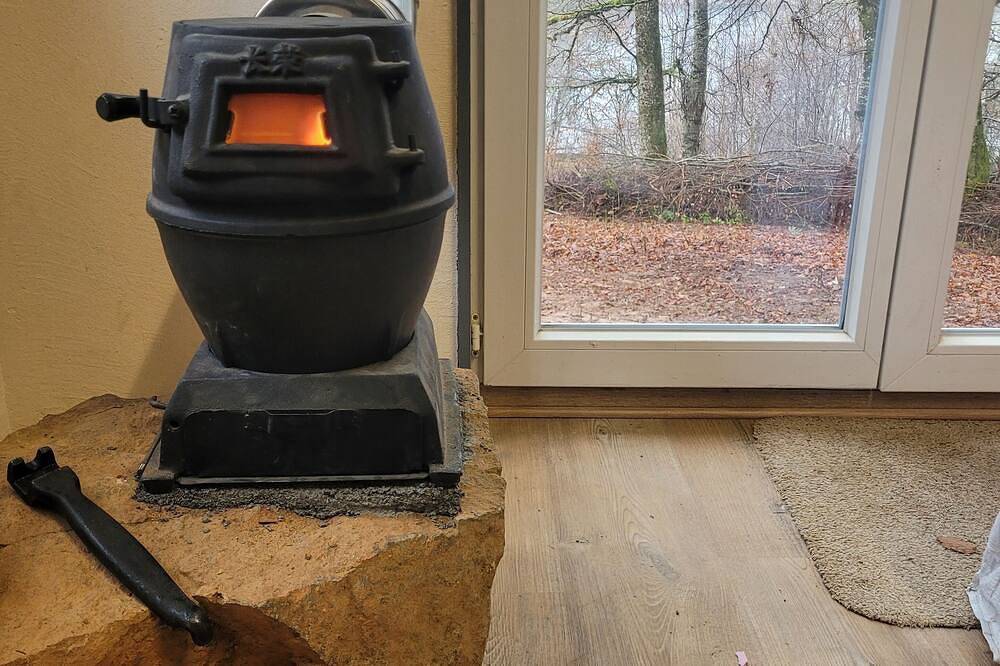 Small house with view of the Triouzoune lake - Neuvic - Haute Corrèze in Neuvic, Ussel region
