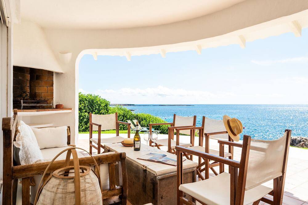 Front-line villa with free Wifi in Binisafuller Platja, Sant Lluís
