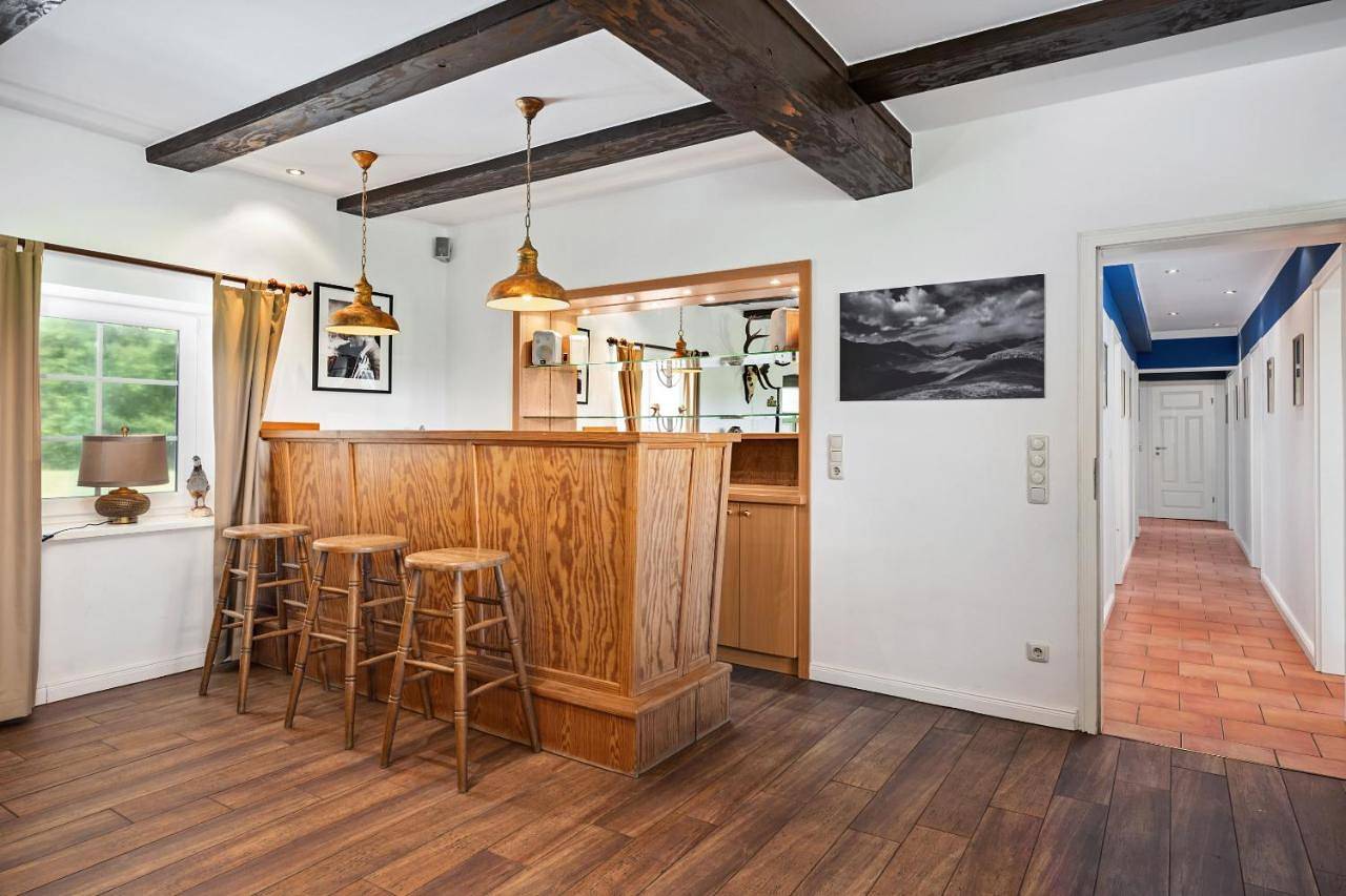 Gut Kletkamp "Altes Backhaus" - Freistehendes Landhaus mit 7 Schlafzimmern I Kamin I Garten & Terrasse I 15 Min zur Ostsee I Parkplätze I Hundefreundlich I Bar I Wlan in Kletkamp, Südliche Ostseeküste