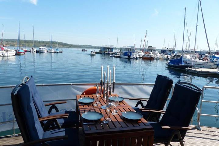 Boot für 4 Personen, mit Terrasse und Seeblick sowie Ausblick in Sachsen-Anhalt - 3