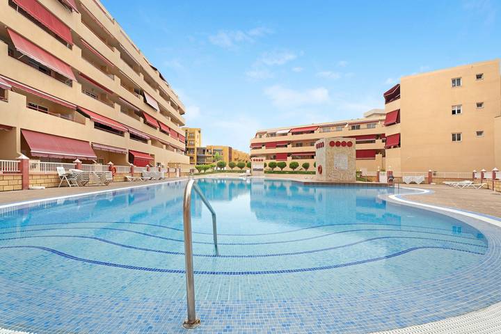 Apartamento entero, Apartamento de vacaciones "Sol y Mar" con piscina compartida, balcón privado y Wi-Fi in Puerto Santiago, Santiago del Teide