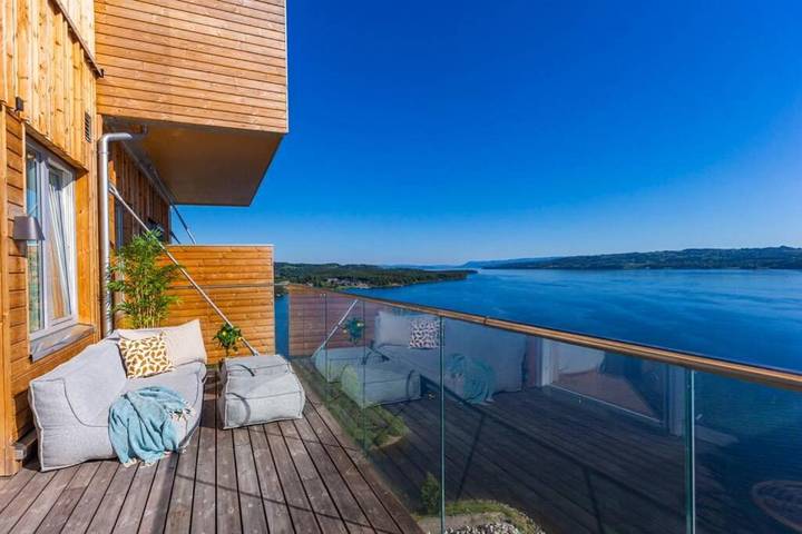 Ferienwohnung für 4 Personen, mit Balkon und Pool sowie Ausblick und Seeblick in Norwegen