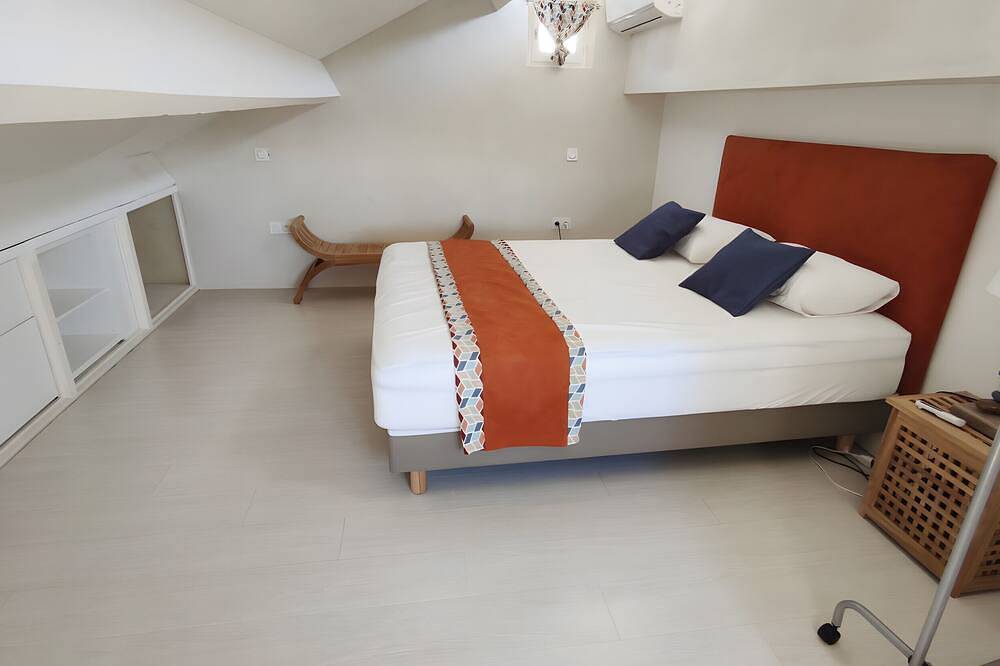 Entire apartment, Gîte le Barry - La Papeterie, in Drôme Provençale in Tulette, Nyons region