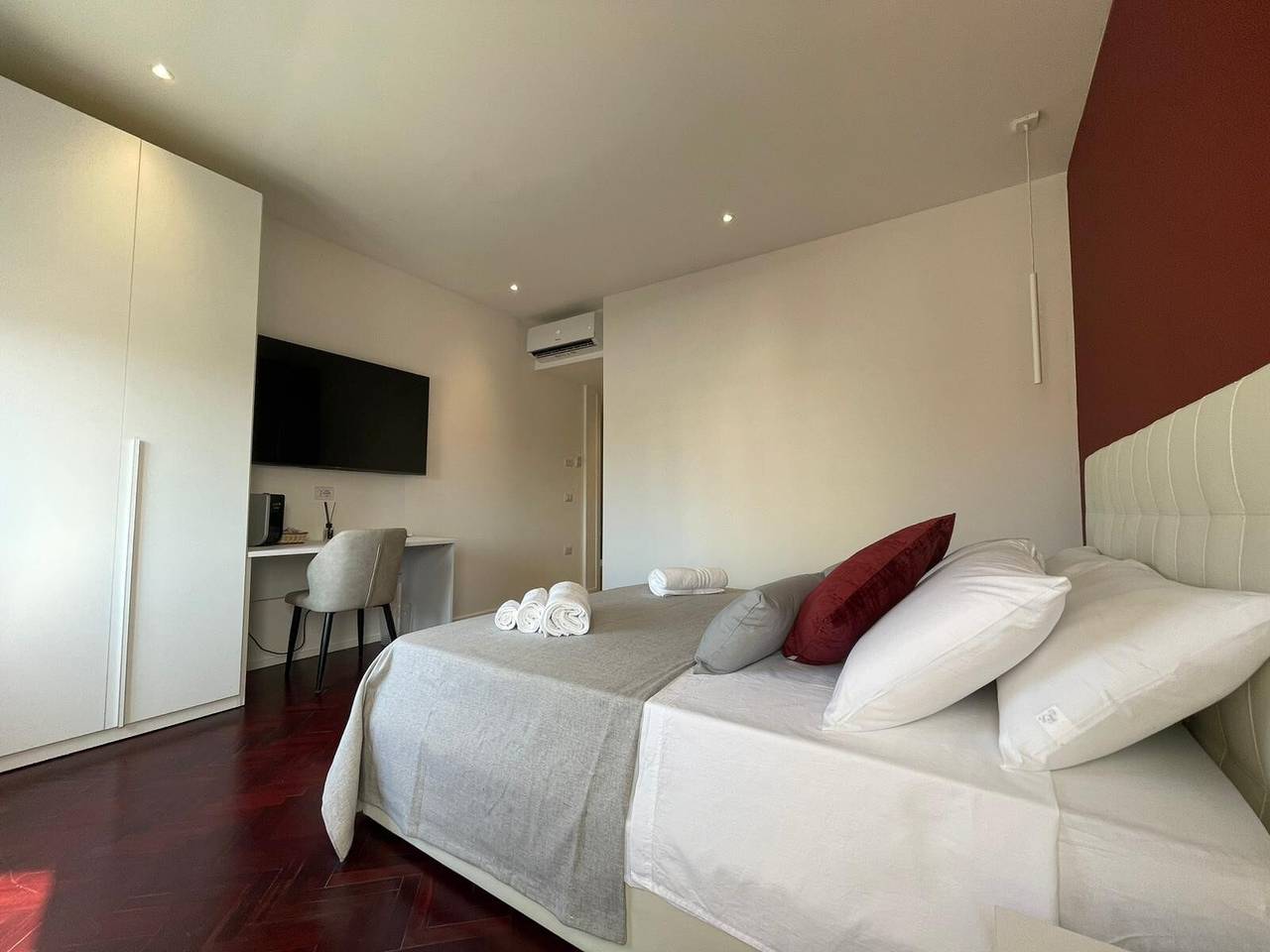 Zimmer „Camera Deluxe mit Balkon“ mit Wlan und Klimaanlage in Olbia, Costa Smeralda