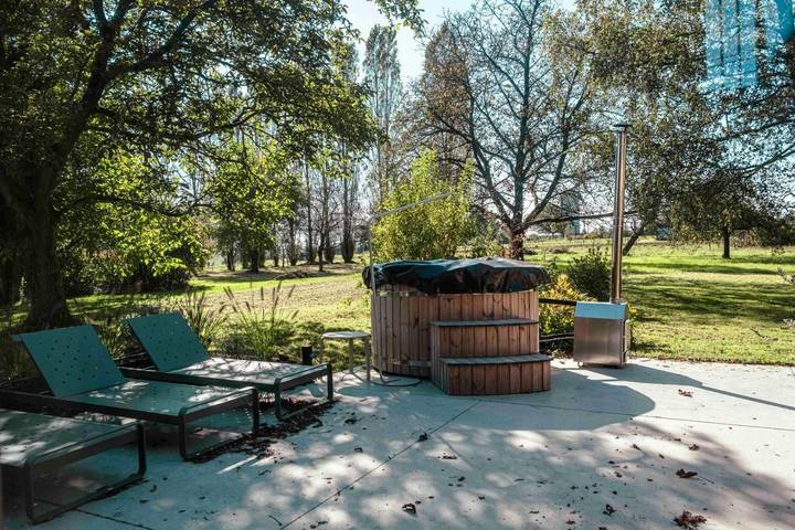 Villa pour 10 personnes, avec Jacuzzi et Terrasse ainsi que Jardin et Piscine à Yvoir