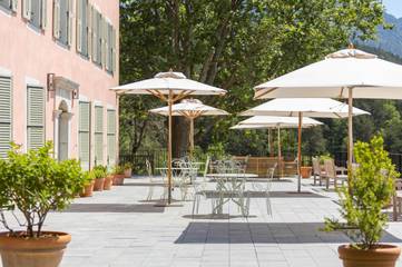 Location de vacances pour 34 personnes, avec piscine et jardin à La Penne