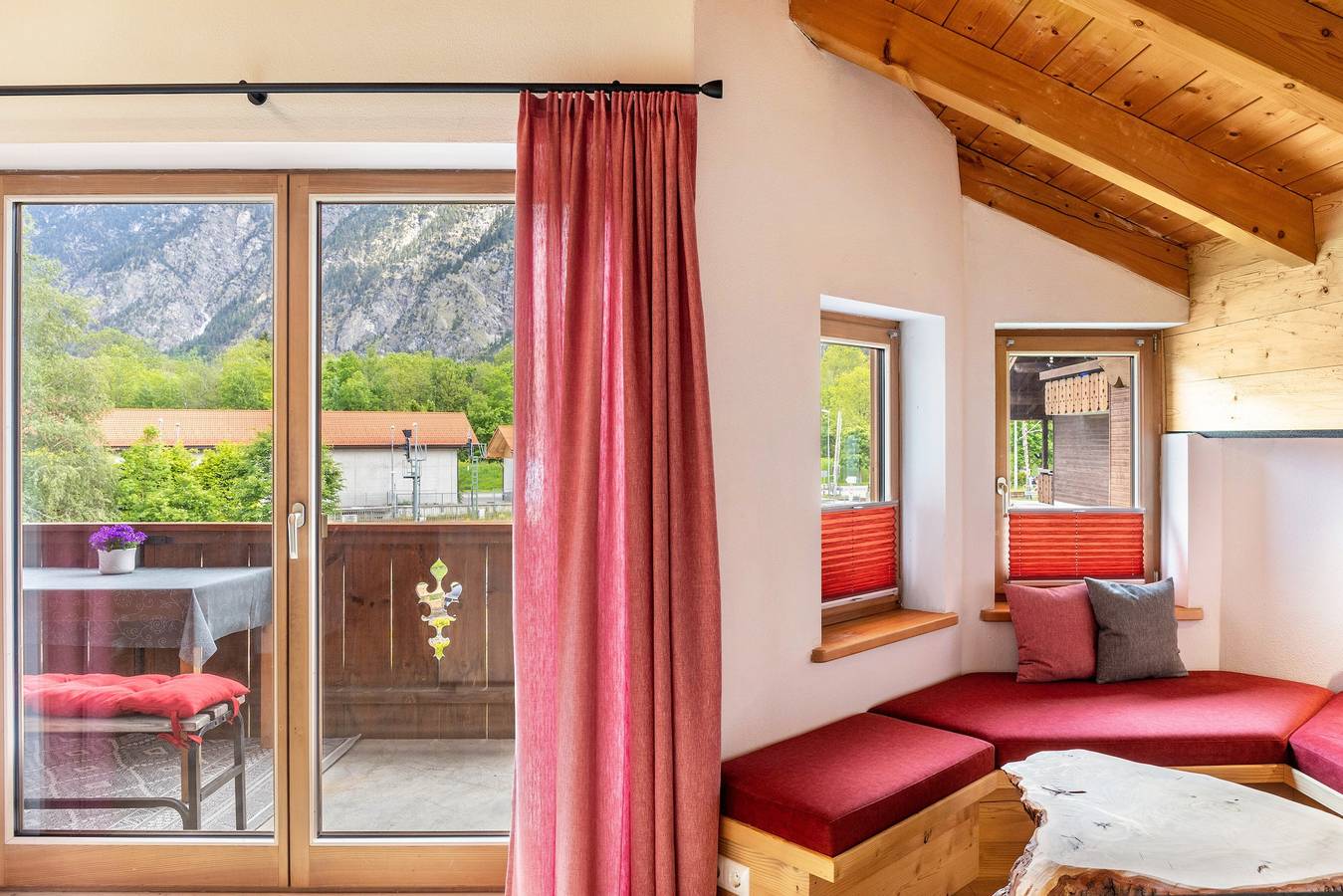 Ganze Wohnung, Ferienwohnung Gipfelblick mit Bergblick, Balkon und Wlan in Oberau, Bayerische Alpen