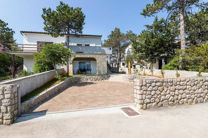 Ferienwohnung für 10 Personen, mit Balkon und Terrasse in Silo (Krk)
