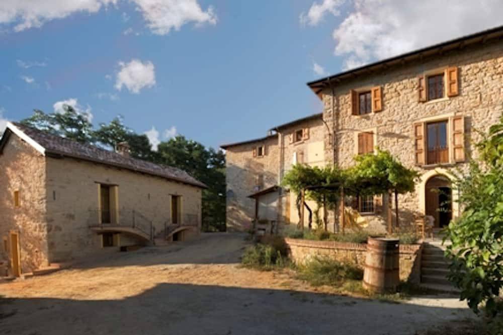 Giacomina - Granero de piedra convertido, pueblo de montaña, vistas espectaculares, piscina in Grizzana Morandi, Provincia de Bologna