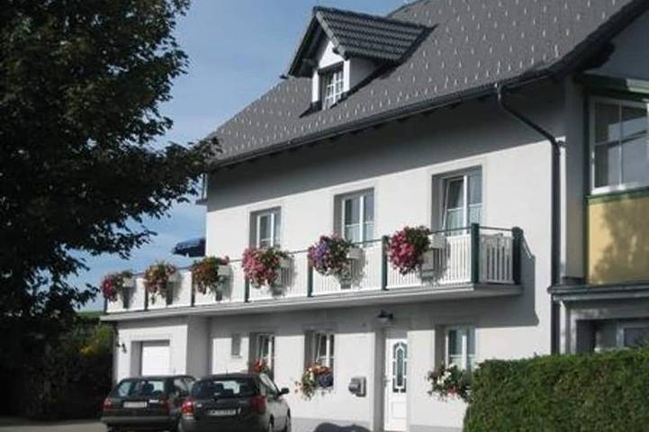 Ferienwohnung für 4 Personen, mit Garten und Sauna sowie Balkon