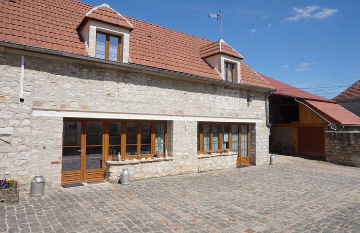 Gîte pour 10 personnes, avec terrasse ainsi que jardin et piscine, animaux acceptés dans Oise - 3