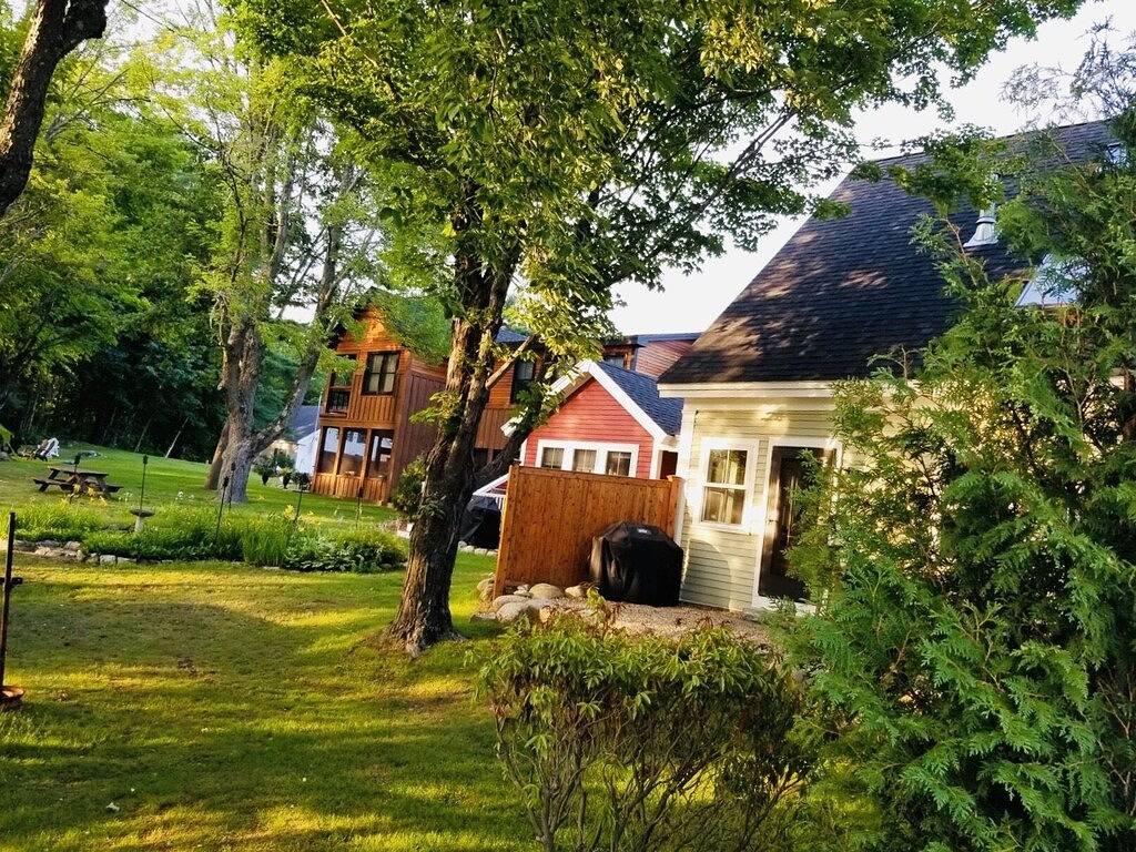 In-town Couples Getaway with Dockslipl in Holderness, Squam Lake