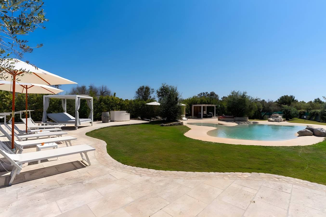 Villa 'Tenuta Degli Ulivi Luxury Relax' con Piscina Privata, Wi-Fi e Aria Condizionata in Melendugno, Provincia di Lecce