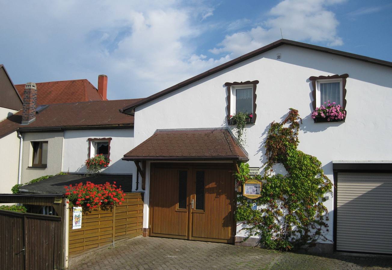 Ganze Wohnung, Apartment 'Veronika' mit gemeinsamer Terrasse, Garten und Wlan in Ilmenau, Thüringer Kernland