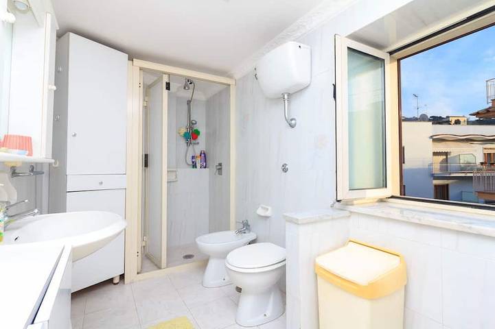 Apartamento entero, Casa Felicità - En el centro de Massa Lubrense - Con terraza con vistas al mar. in Massa Lubrense, Sorrento Coast