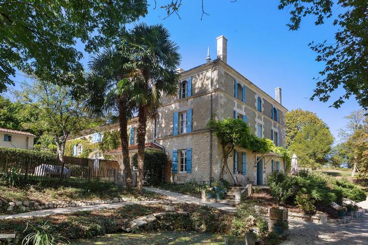 Casa vacanze 'Les Mirandes - Le Châtaignier' con terrazza privata, giardino e Wi-Fi in Montmoreau-Saint-Cybard, Charente