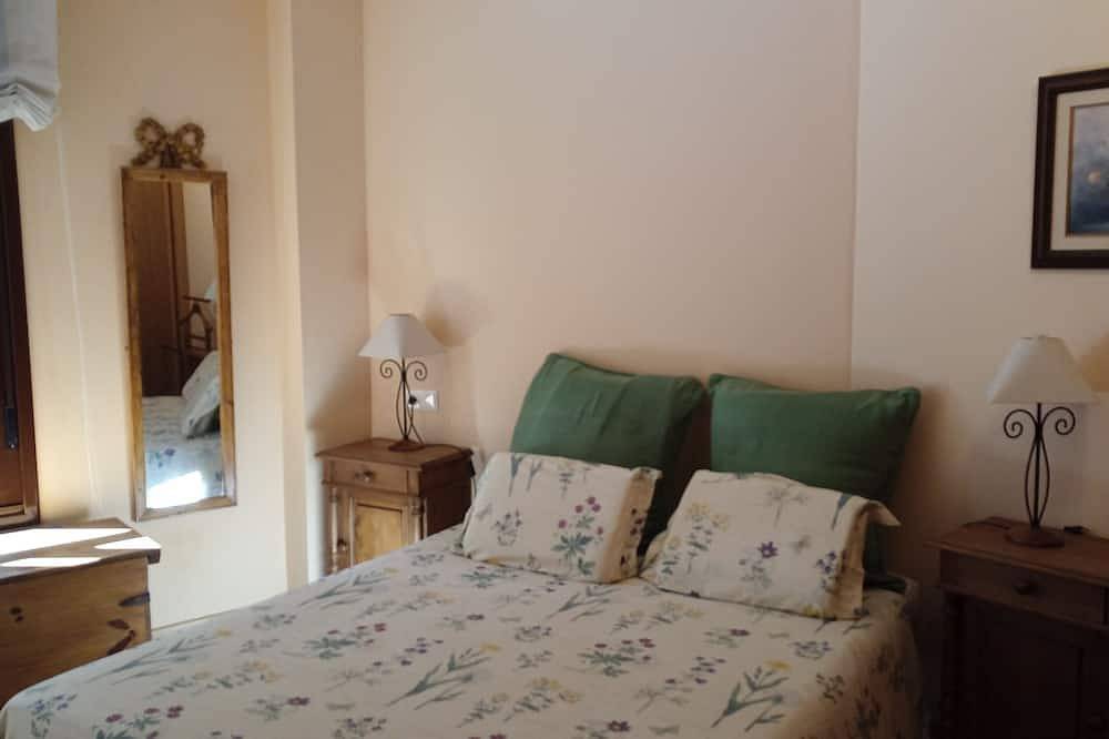 Apartamento entero, En pleno Paseo del Muelle Luarca Reg Vut 706As8 in Luarca, Valdés 