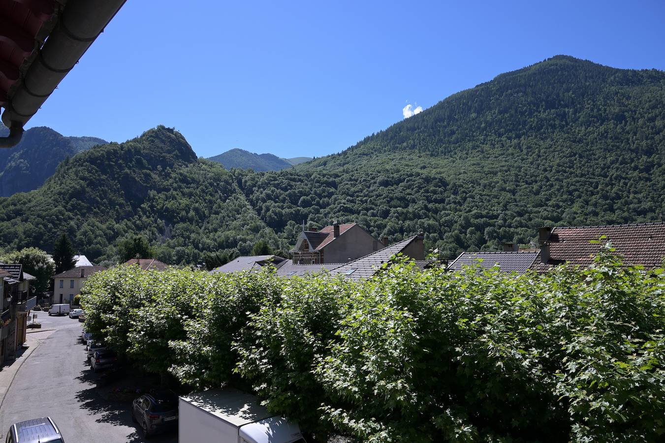 Maison d'hôtes 'Chambre Verte' avec vue sur les montagnes et Wi-Fi in Auzat, Parc naturel régional des Pyrénées ariégeoises