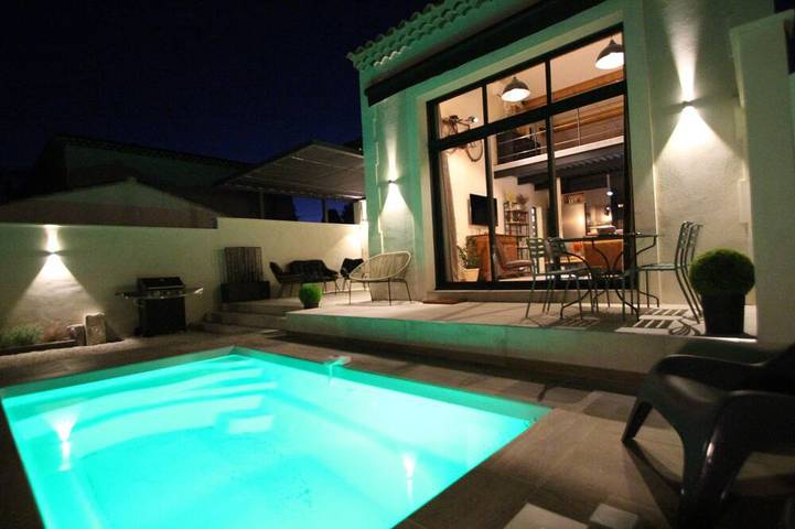 Location de vacances pour 4 personnes, avec jardin et terrasse à Saint-Étienne-du-Grès